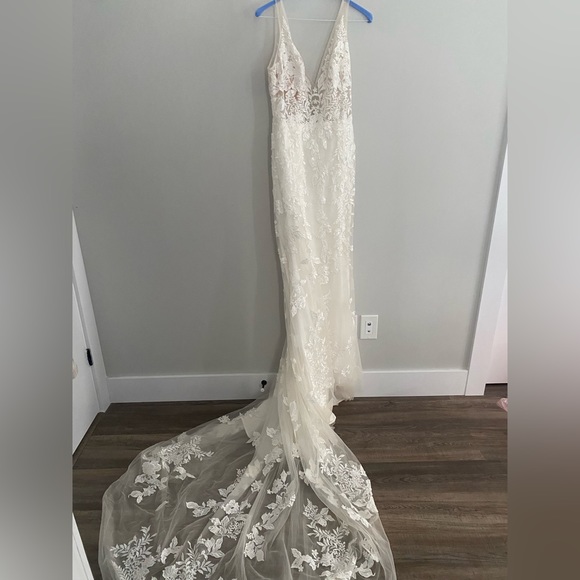 Maggie Sottero Greenley Wedding Dress - Picture 7 of 10